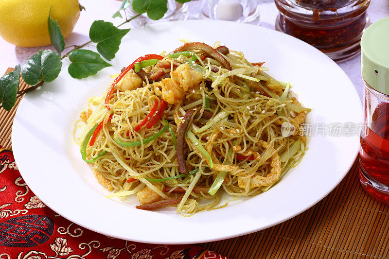 Singapore fried rice vermicelli (星洲炒米粉)